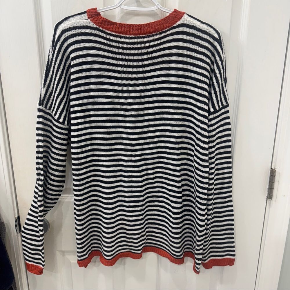 Striped artsy casual asymmetrical Black &White long sleeve crew neck Sweater - Picture 9 of 12